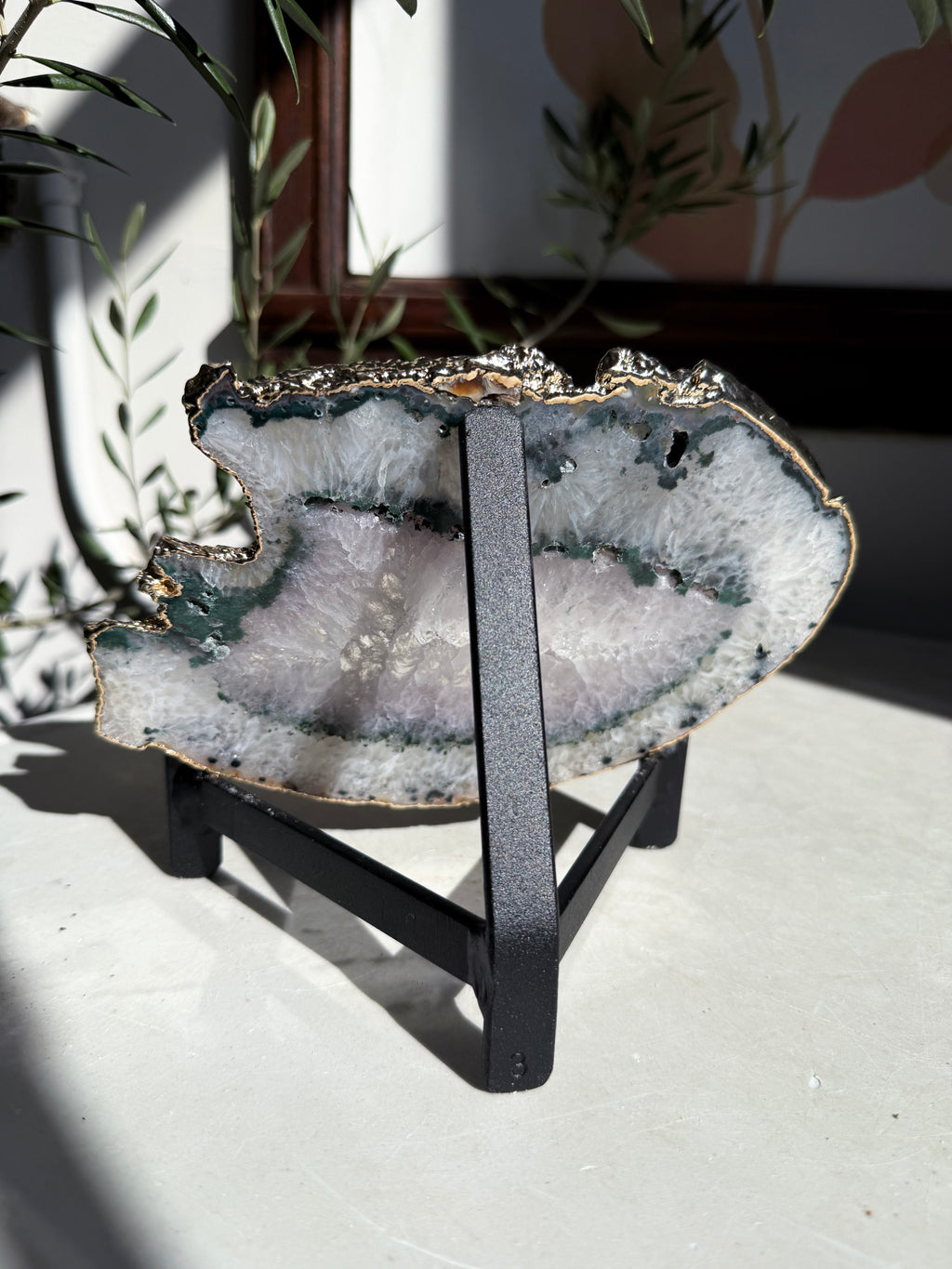agate slice with gold trim on stand