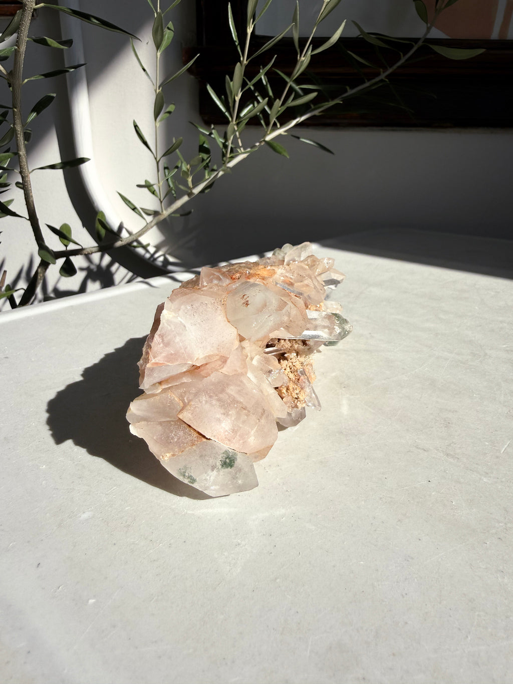 Chlorite and iron inclusions quartz on  marble counter