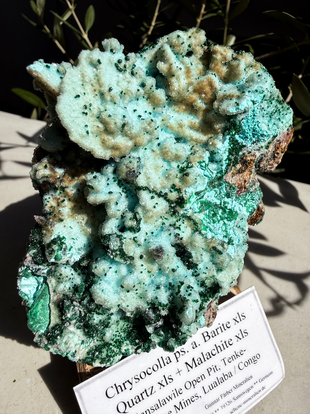 close up of Chrysocolla, Barite, Quartz, Malachite 