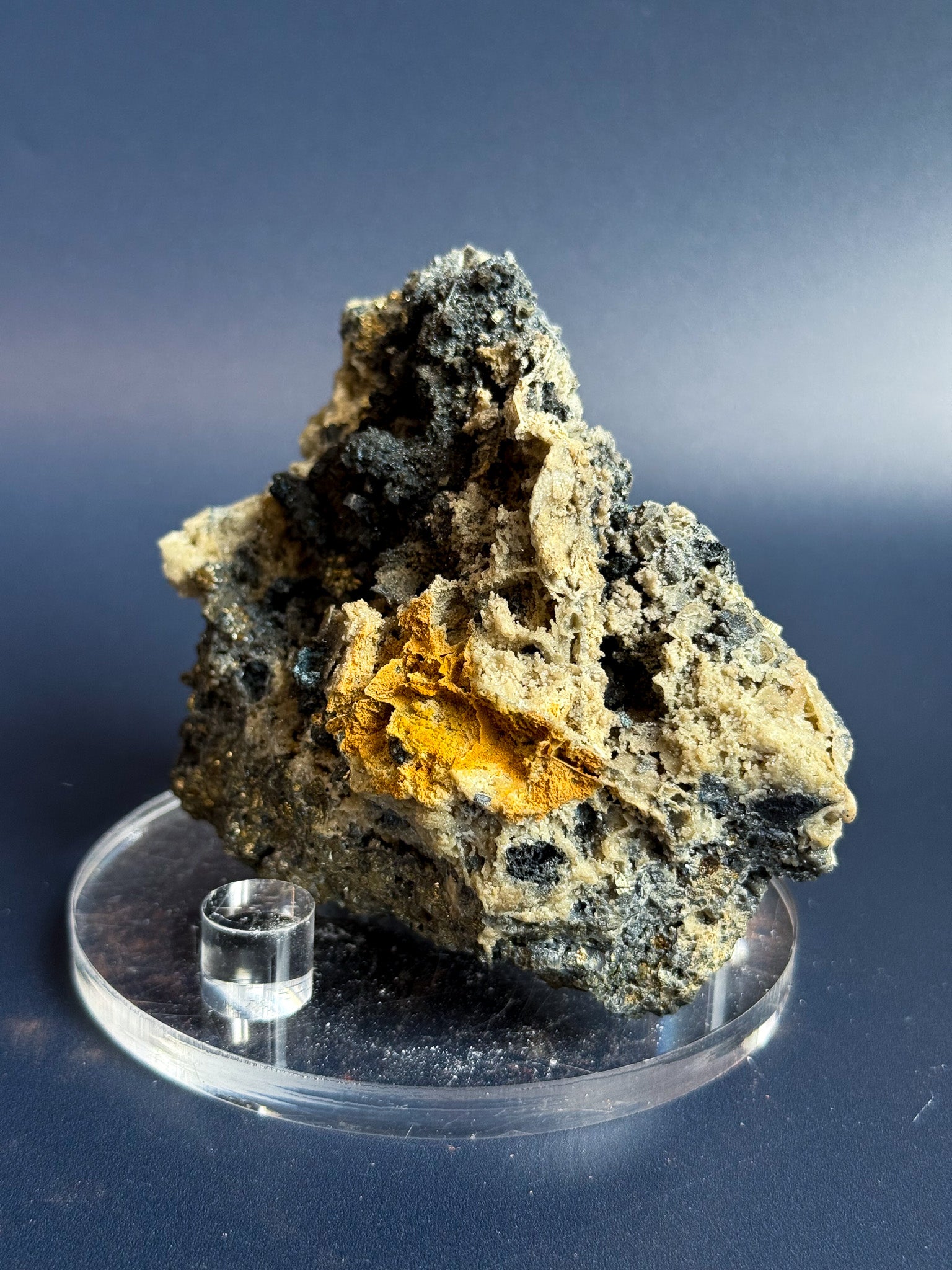Smithsonite, Pyrite, Goethite