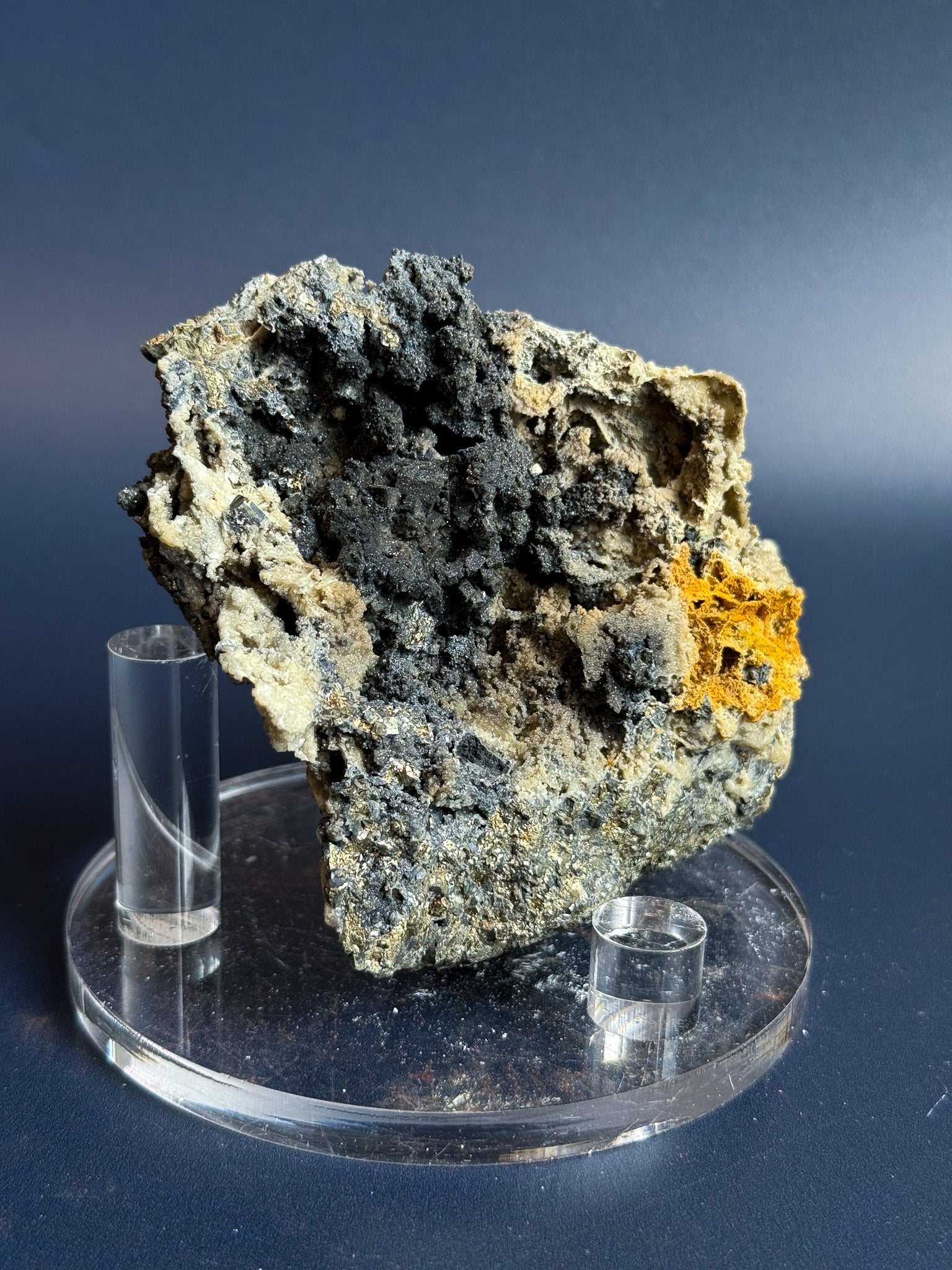 Smithsonite, Pyrite, Goethite