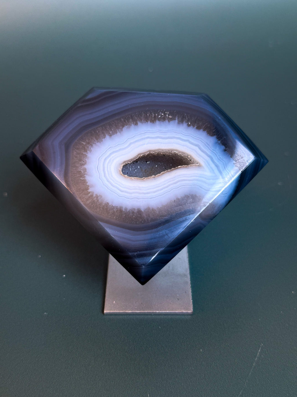 Agate Dimond on Base