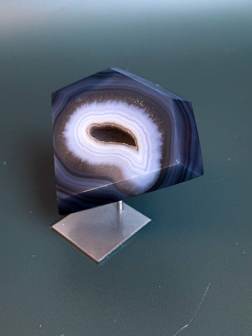Agate Dimond on Base