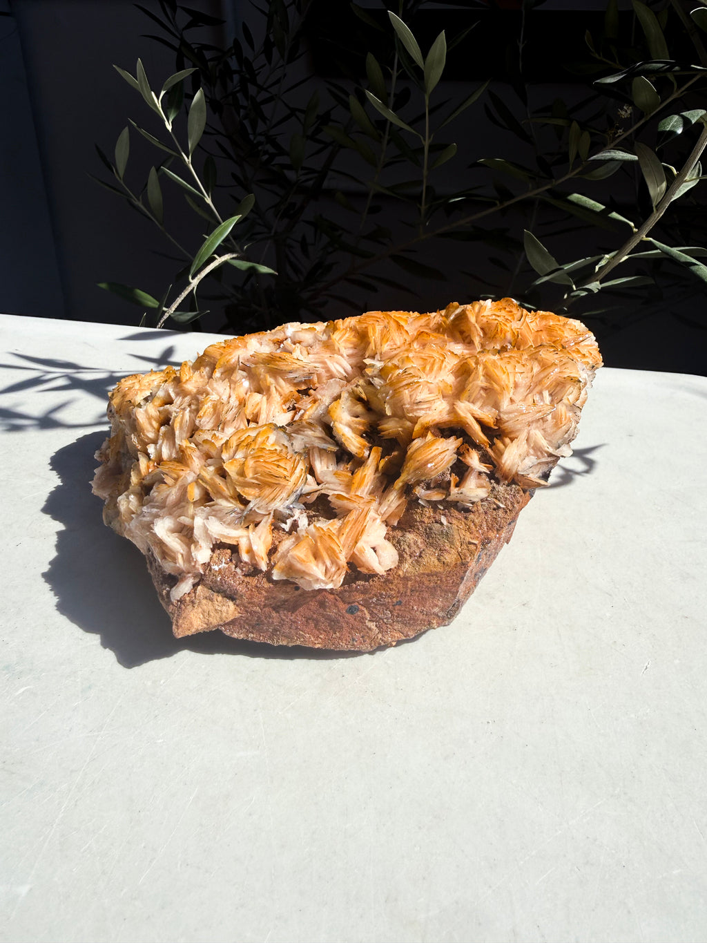 profile of orange barite sprinkled with vanadinite