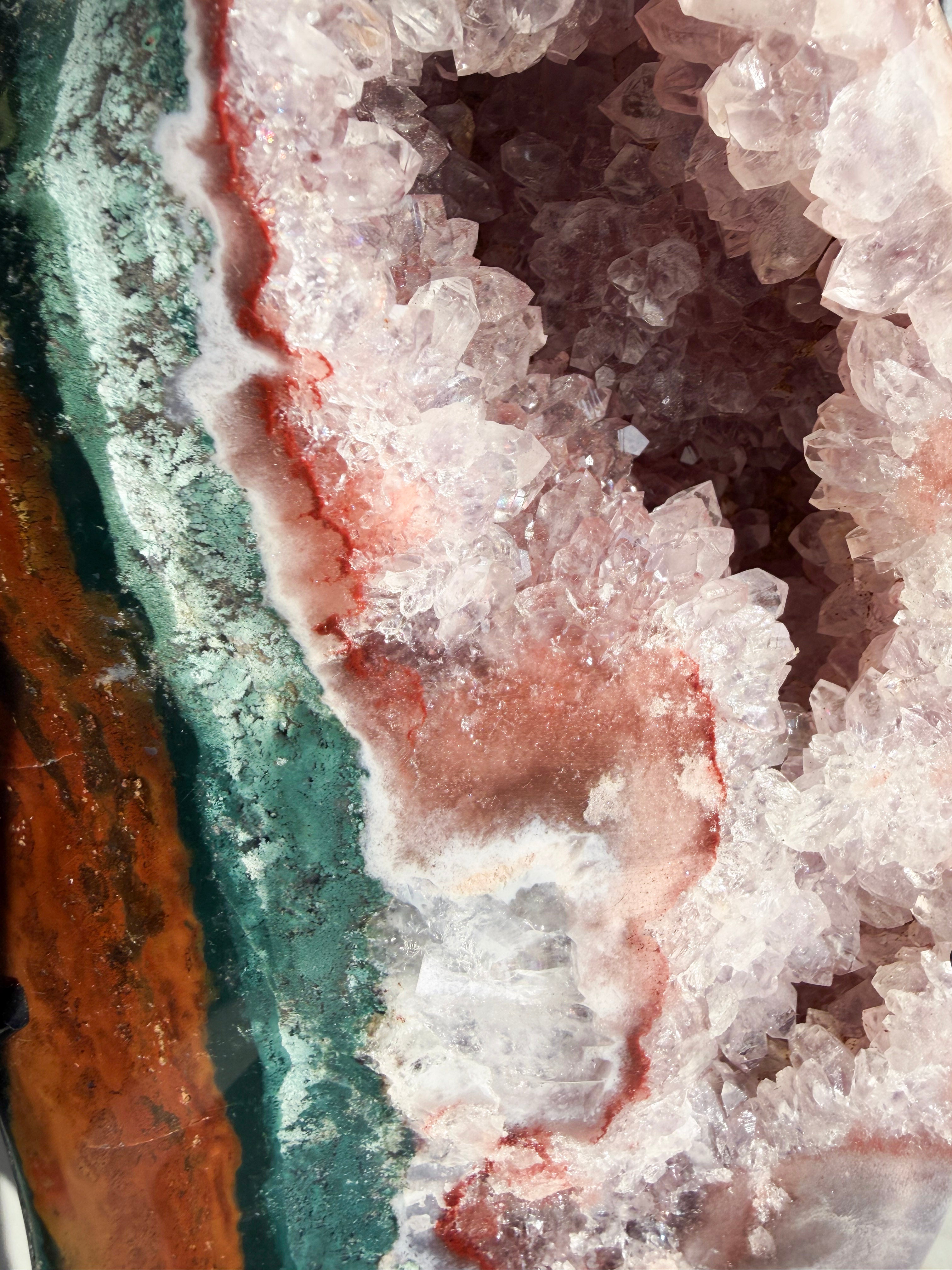 close up raw amethyst druzy